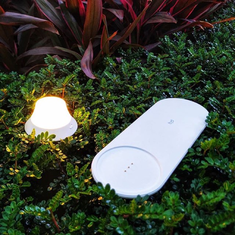 Светильник с беспроводным зарядным устройством Yeelight Wireless Charging Night Lamp 